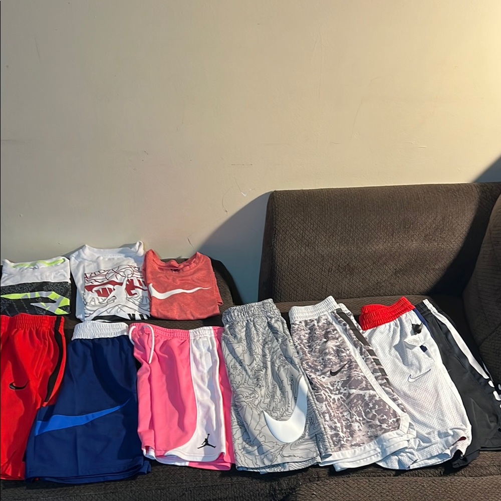 NIKE BOYS BUNDLE SIZE LARGE